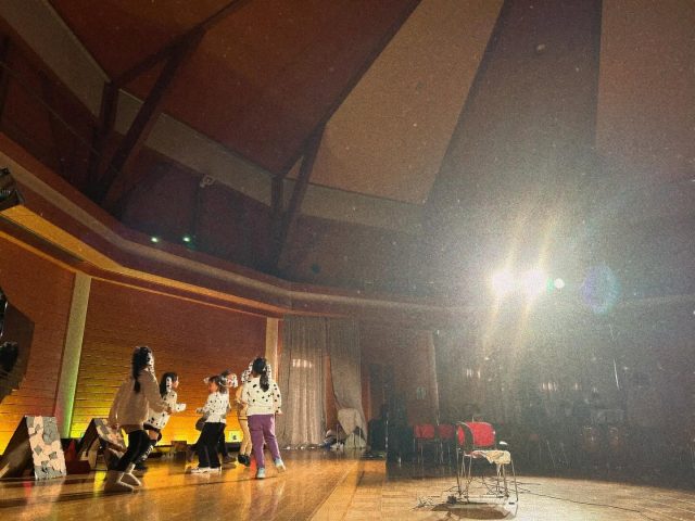 ⁡
⁡
ついに今週末はCAKEWALK WINTER FESTIVAL𓈒𓂂𓏸
出演する皆さん、準備は進んでいますか？
⁡
今日はDAY1(1/11)の中のミュージカル演目、
「101匹ワンちゃん」の最終練習日でした。
衣装なども決まってきて、本番がとても楽しみです✰
⁡
DAY1、DAY2それぞれ、
個人の演奏で出演するみんなも
元気いっぱい演奏してくださいね！
⁡
⁡
——————————
⁡
𓈒𓈒 𓏸𓂃 𓈒𓏸 𓂃◌𓈒𓐍 𓈒 𓈒 𓏸 𓐍  𓂃 𓈒𓏸 𓂃◌𓈒𓐍 𓈒 　CAKEWALK WINTER FESTIVAL
  for young musician 𓈒 𓏸 𓐍  𓂃 𓈒𓏸 𓂃◌𓈒𓐍 𓈒 𓈒 𓏸 𓐍  𓂃 𓈒𓏸 𓂃◌𓈒
⁡
▷日時：1月11日(土)13:00-16:30
　　　　1月13日(月祝)11:00-16:00
▷場所：有馬富士公園 多目的ホール
▷料金：入場無料
誰でも入場OKの公開イベントです。
⁡
⁡
⁡
⁡
🪧三田ゆりのき台教室
兵庫県三田市ゆりのき台2-23-15
⁡
🪧三田西山教室(ドラム、サックスのみ)
兵庫県三田市西山
⁡
🪧川西教室
兵庫県川西市小戸3丁目17番15
⁡
ｰｰｰｰｰｰｰｰｰｰｰｰｰｰｰｰｰｰｰｰｰｰｰｰｰｰｰｰ
無料体験レッスン受付中です！
お気軽にご連絡ください。
079-565-7717
cakewalk.desk@gmail.com
ｰｰｰｰｰｰｰｰｰｰｰｰｰｰｰｰｰｰｰｰｰｰｰｰｰｰｰｰ
⁡
⁡
⁡
⁡
#ミュージックスクールケークウォーク #ケークウォーク
#cakewalk #musicschoolcakewalk #三田市の音楽教室 #川西市の音楽教室　
#ピアノ教室　#ギター教室　#ベース教室　#サックス教室　#ドラム教室　#りとみっく教室　#ボーカル教室　#クロマチックハーモニカ教室　#障がいを抱えた人の音楽教室