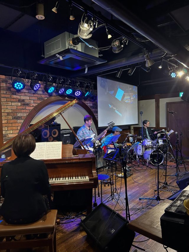 ⁡
⁡
❝JAZZ & ACOUSTIC LIVE ❞終了しました◯
出演者の皆様お疲れ様でした！

⁡
⁡
⁡
——————————
⁡
⁡
🪧三田ゆりのき台教室
兵庫県三田市ゆりのき台2-23-15
⁡
🪧三田西山教室(ドラム、サックスのみ)
兵庫県三田市西山
⁡
🪧川西教室
兵庫県川西市小戸3丁目17番15
⁡
ｰｰｰｰｰｰｰｰｰｰｰｰｰｰｰｰｰｰｰｰｰｰｰｰｰｰｰｰ
無料体験レッスン受付中です！
お気軽にご連絡ください。
079-565-7717
cakewalk.desk@gmail.com
ｰｰｰｰｰｰｰｰｰｰｰｰｰｰｰｰｰｰｰｰｰｰｰｰｰｰｰｰ
⁡
⁡
⁡
⁡
#ミュージックスクールケークウォーク #ケークウォーク
#cakewalk #musicschoolcakewalk #三田市の音楽教室 #川西市の音楽教室　
#ピアノ教室　#ギター教室　#ベース教室　#サックス教室　#ドラム教室　#りとみっく教室　#ボーカル教室　#クロマチックハーモニカ教室　#障がいを抱えた人の音楽教室