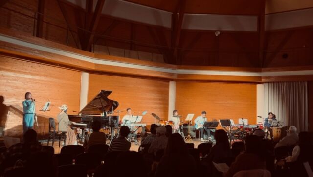 ⁡
⁡
無事に…✨
Winter Festival for Young Musician
バンドの部が終了しました！
ご参加・ご来場くださった皆さま、
本当にありがとうございました😊
⁡
はじまりは、
サポートミュージシャン（講師）の皆さんに
「楽器を始めたきっかけ」
「楽器の好きなところ」
をお話ししていただきました🎶
一言で…のはずが
一言では語れない皆さんでした（笑）
⁡
⁡
参加してくれたみなさんは
失敗を恐れず果敢にステージへ✨
どの曲からも、それぞれの熱いメッセージを感じました。
グループワークも
みんなで力を合わせて最後まで頑張りました👏
⁡
そして年に一度の
友達とのプレゼント交換🎁
今年も4つの輪ができて
やっぱり欠かせない時間だなぁ…としみじみ☺️
⁡
⁡
さて次は…
4月 JAZZ  and Acoustic Live🎷
たくさんの方と音楽を楽しみたいと思います！
⁡
⁡
⁡
⁡
⁡
------------------------------
⁡
⁡
🪧三田ゆりのき台教室
兵庫県三田市ゆりのき台2-23-15
⁡
🪧三田西山教室(ドラム、サックスのみ)
兵庫県三田市西山
⁡
🪧川西教室
兵庫県川西市小戸3丁目17番15
⁡
ｰｰｰｰｰｰｰｰｰｰｰｰｰｰｰｰｰｰｰｰｰｰｰｰｰｰｰｰ
無料体験レッスン受付中です！
お気軽にご連絡ください。
079-565-7717
cakewalk.desk@gmail.com
ｰｰｰｰｰｰｰｰｰｰｰｰｰｰｰｰｰｰｰｰｰｰｰｰｰｰｰｰ
⁡
⁡
⁡
⁡
#音楽教室　#musicschool